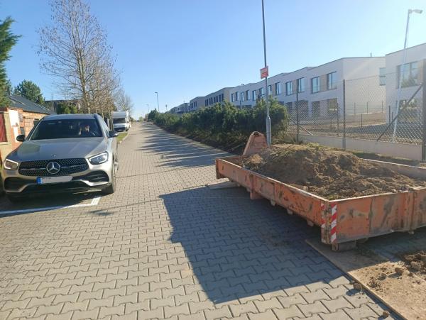 Chodníky/komunikace