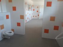 MŠ Květnice - oranžová koupelna